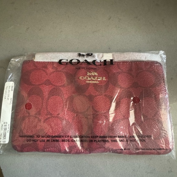 NWT Genuine Leather Coach Wristlet in Red Signature Style - Picture 9 of 10